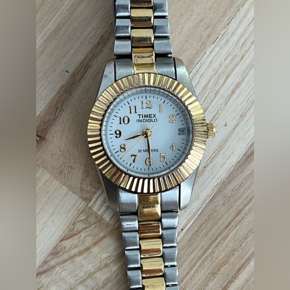 Timex Ladies Watch Indiglo White Dial Two Tone Stainless Bracelet Date Window - Picture 3 of 12